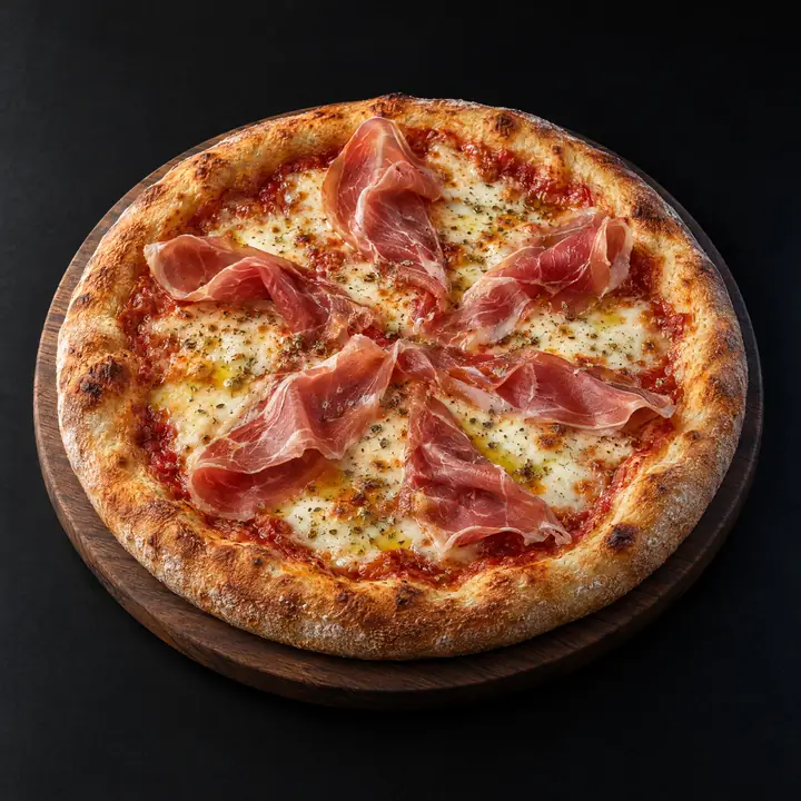 Pizza avec sauce tomate, mozzarella, origan et jambon cru
